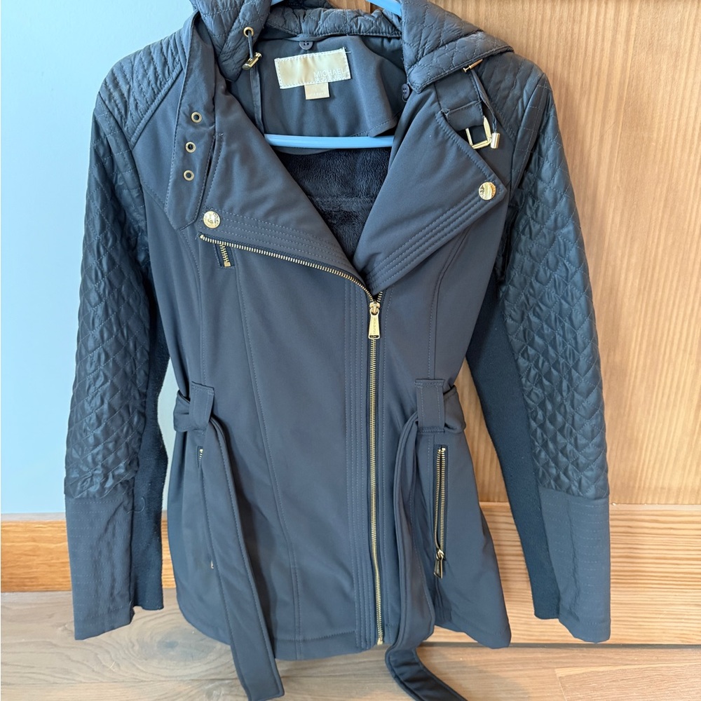 MICHAEL KORS Grey- Asymmetrical Quilted-sleeve Trench Coat
Size Small